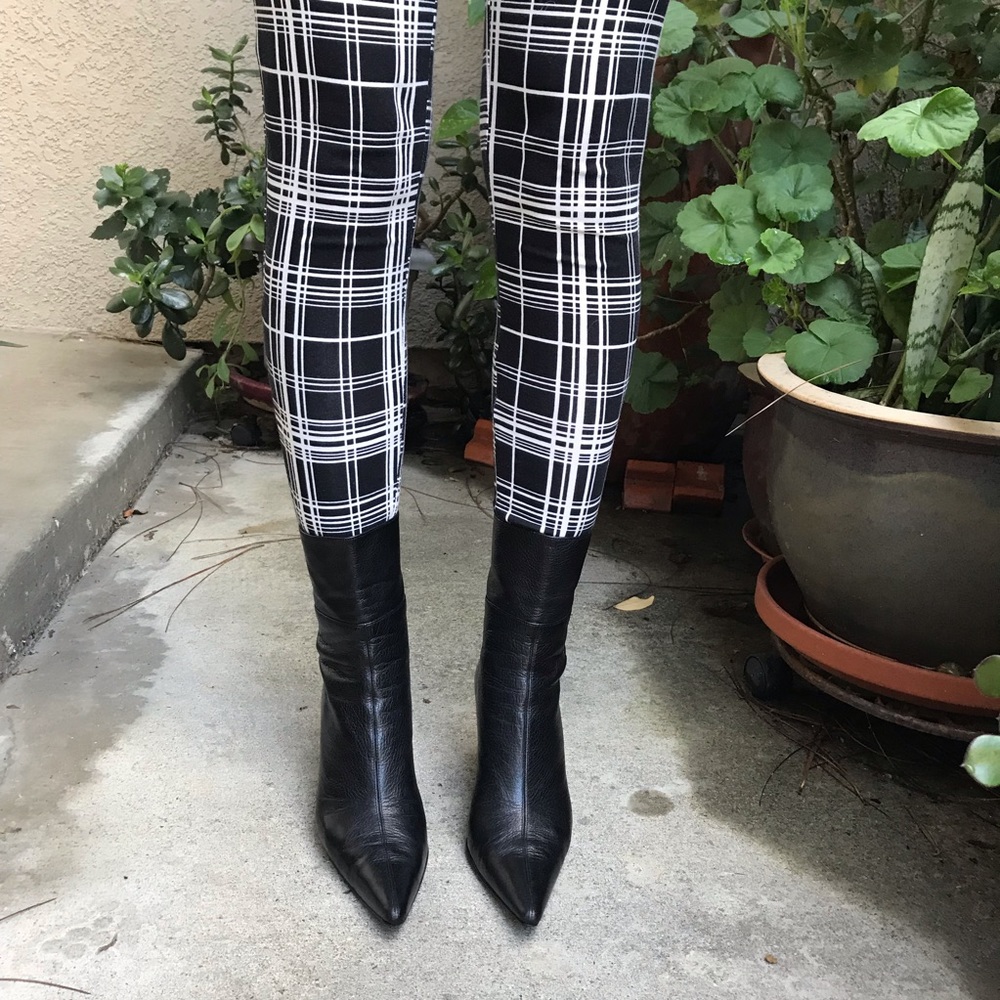 Vintage black Gucci pebbled leather booties